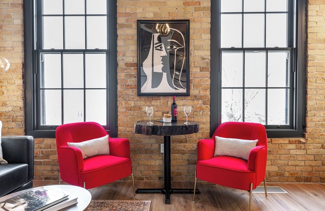 Modern loft with rustic character steps to downtown Stratford