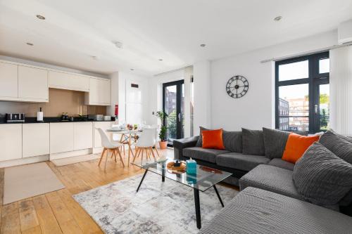 Modern London Hoxton Shoreditch Balcony Flat 2 Bed 2 Bath