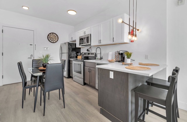 Modern luxe apt Airport+ NYC