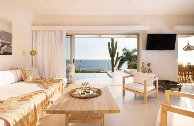 Modern luxur ocean view villa steps from the beach