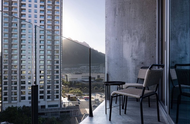 Modern, luxurious in Jardín Secreto 810, 5 min UDEM