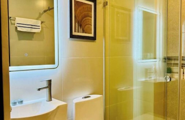 Modern Luxury Smart 2-BR unit 303nn
