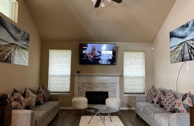 Modern Luxury Stay , near Houston Airport , smart appliances!