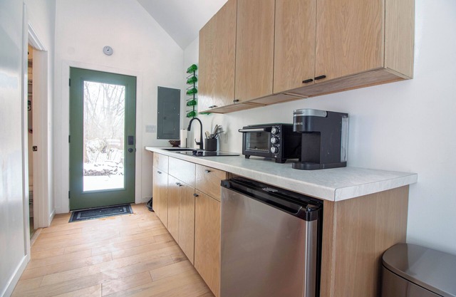 Modern Luxury Tiny Home - Walk to the Beach!