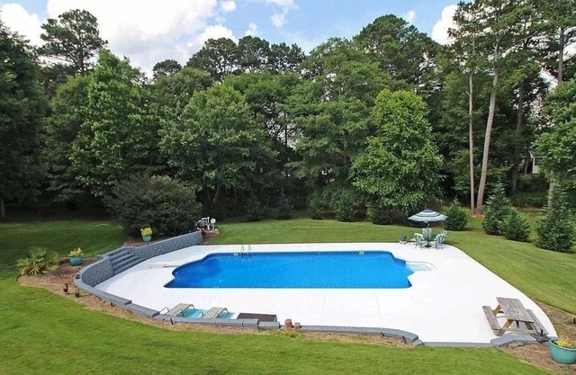 Modern meets country Loganville GA with AC, WiFi, pool.