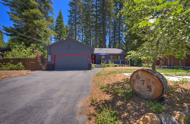 Modern Mountain Cabin - Walk to Tahoe City