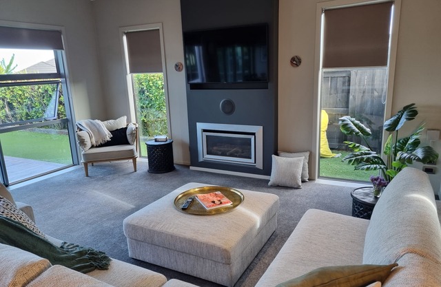 Modern, newly furnished house, with own putting green.