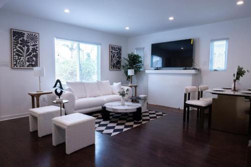 Modern Oasis Close to UCLA & Beverly Hills