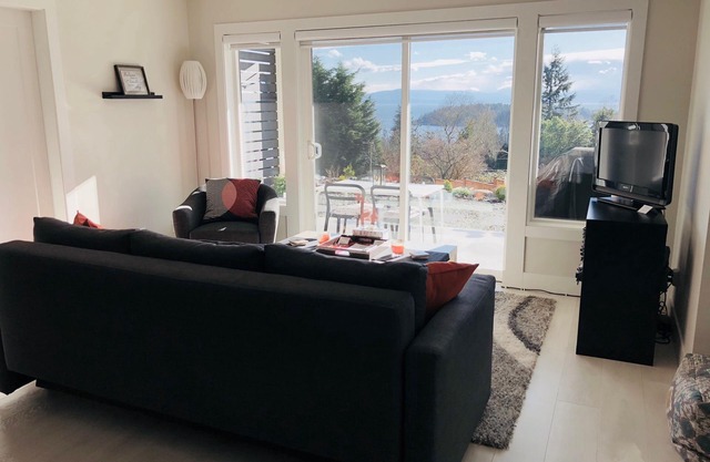 Modern, Ocean View, 2-bedroom Suite - Steps from the Beach in Sechelt, BC