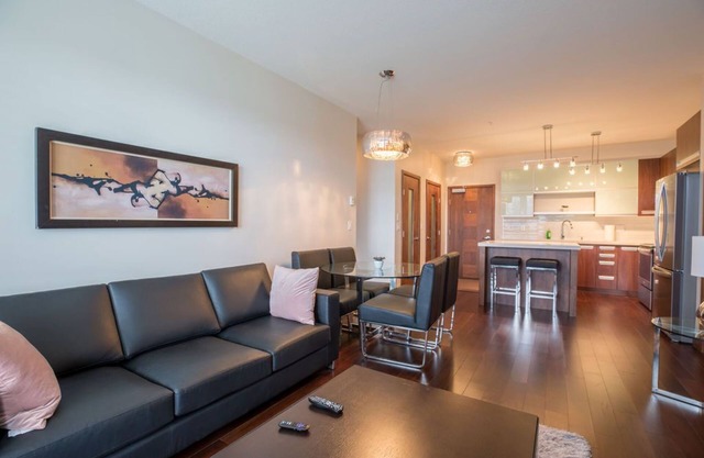 Modern open concept 2 bed, 2 bath in Regina
