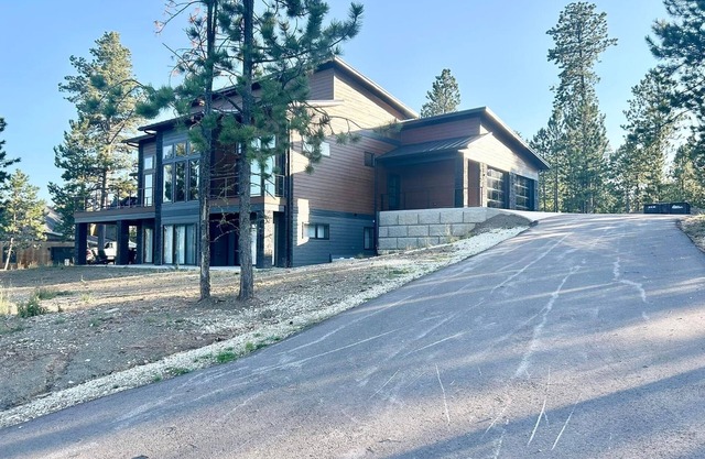 Modern Pines-6 Bedroom, 5.5 Bath. 4 Master Suites!