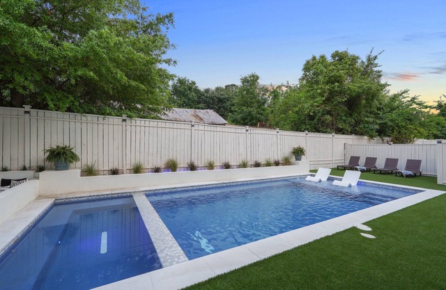 Modern Poolside Retreat: Ultimate blend of comfort, luxury, and location