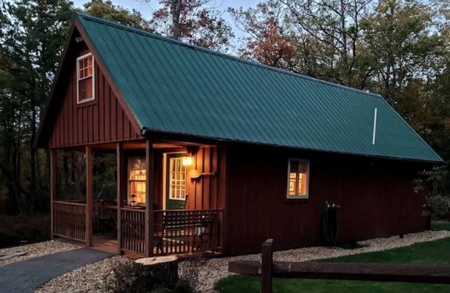 Modern, Private Cabin 20 Minutes From Penn State, Breakfast Items Included