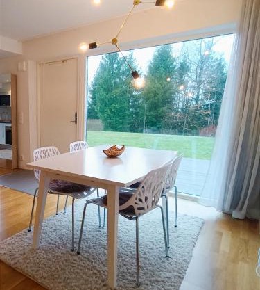 Modern, private & fully equipped for 3 & 2 children, near forest, with kitchen washer, pets friendly