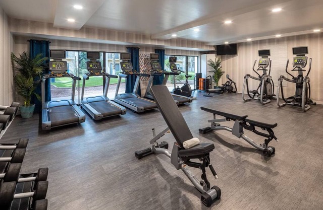 Modern Queen Comfort! 2 Units w/Fitness Center + Free Parking!