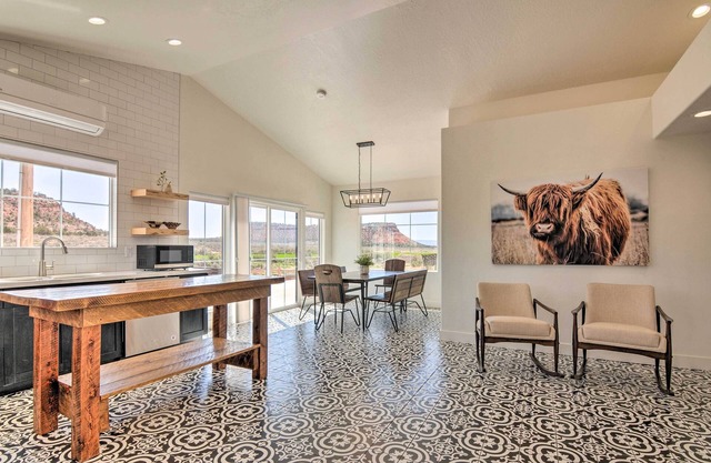 Modern Ranch House w/Fire Pit & Valley Views