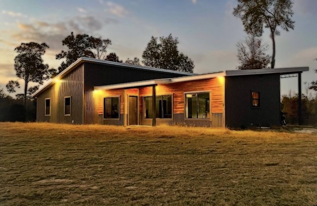 Modern Retreat with Stunning Views - 25 Mi to Little Rock!