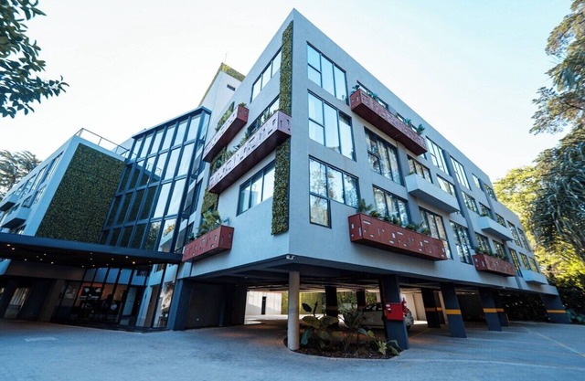 Modern Room Near Morón Reserve and Feria With Free Breakfast