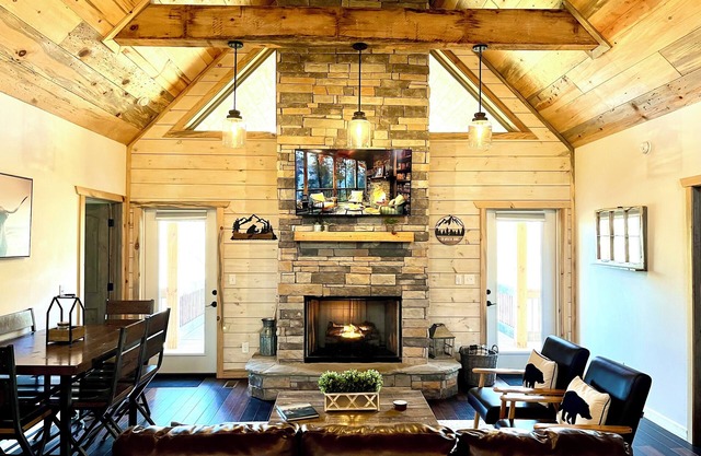 Modern Rustic Farmhouse Cabin – Newer Build, Family-Friendly!