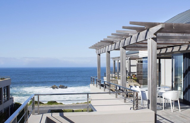 Modern Seafront Penthouse walking distance to shops and restaurants