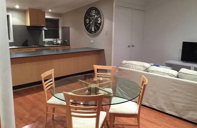Modern Second Story Apartment, Sleeps 5