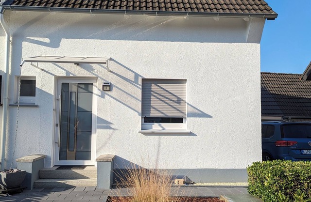 Modern semi-detached house with large garden