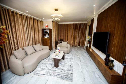 Modern Spacious 1BR Studio Apt with Smart lock, Fast Wifi & Secure parking in Oyarifa, Accra
