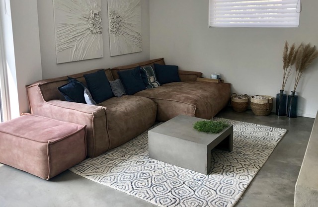 Modern, spacious and lovely house near Amsterdam - private parking with charger