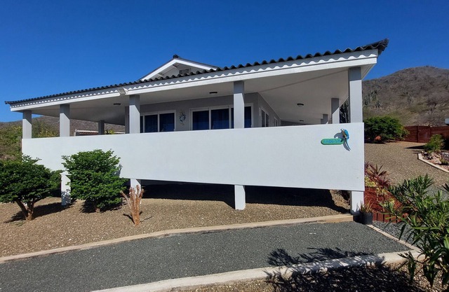 Modern spacious house with spectacular seaview - 5 min away from beaches!