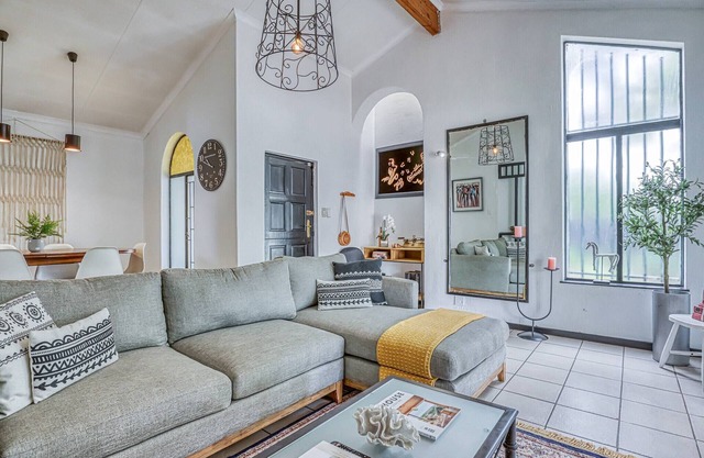 Modern Spanish House-3br-pool-solar-samrand