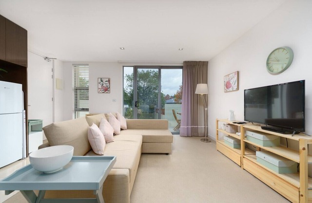 Modern Stay in Campbell Near Canberra Centre