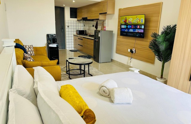 Modern Studio near UN and Two Rivers with Balcony Gym and Wi-Fi - Ruaka