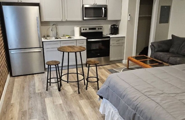 Modern Studio with Private Deck-Unit 204