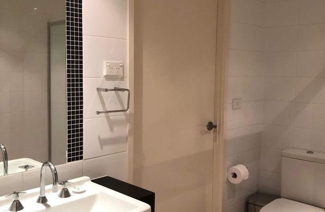 Modern,Stylish,Comfort Apt @ Metro CBD