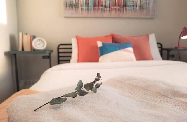 Modern Suite in Historic Bldg. Minutes to DT