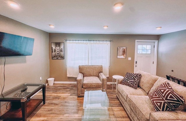 Modern Suite | Near BU, Hospitals & Downtown | NY