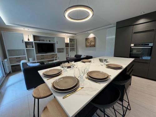 Modern T3 renovated with new pool terrace and box
