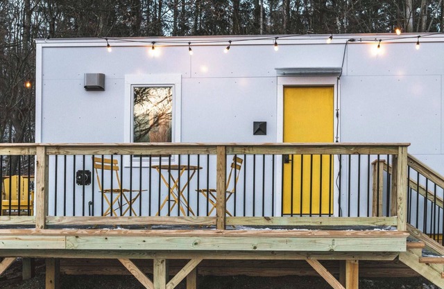 Modern Tiny House w/hot tub & river near Stowe
