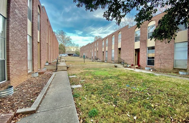Modern Townhome w/Balcony Walk to FUSE Stadium