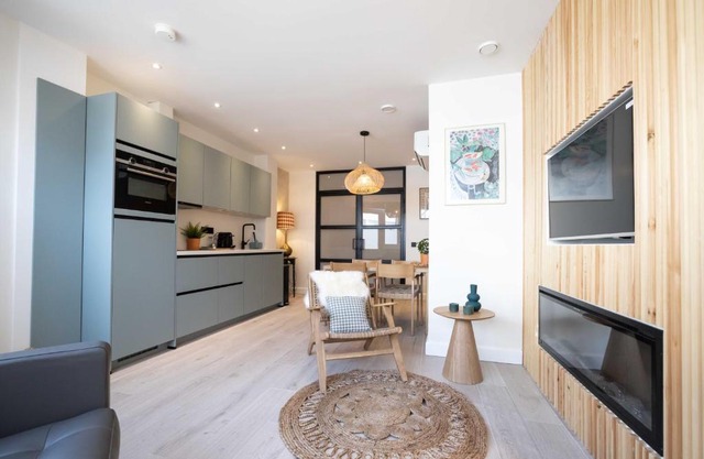 Modern two bedroom apartment close to the beach