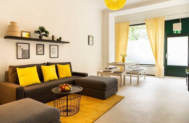 Modern Two Bedroom Apartment in Berlin Schöneberg