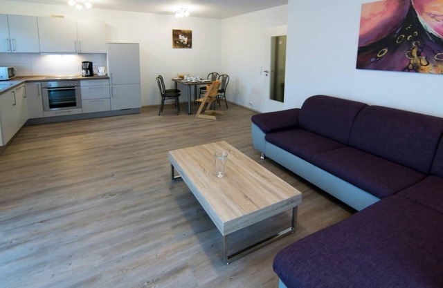 Modern upper apartment Endich vacation in a central location