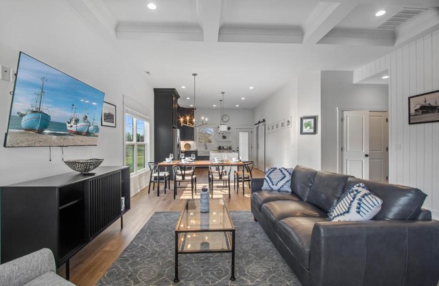 Modern & upscale home near Derby