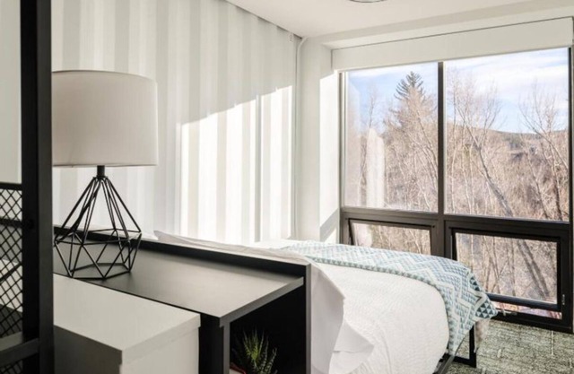 Modern Urban Escape – 2x Boutique Units for Groups | Walk to Top Attractions