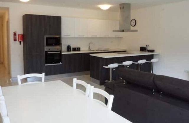 Modern Valley View Apartment