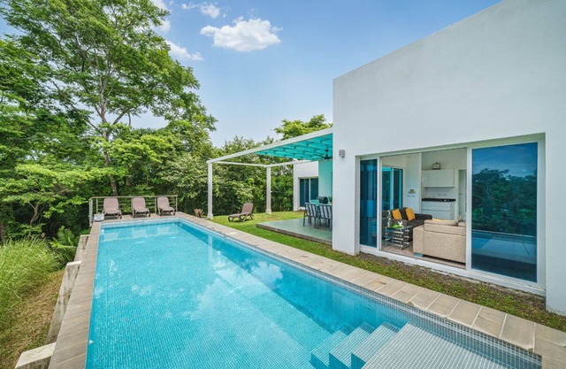 Modern Villa Overlooking Samara Bay