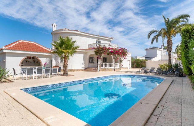 Modern villa with great location