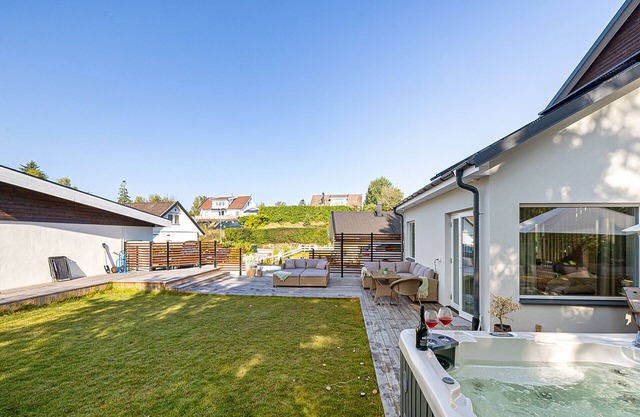 Modern villa with Jacuzzi