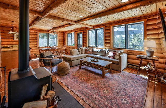 Modern & Vintage Log Cabin on an acre w/private hot tub, hiking/biking