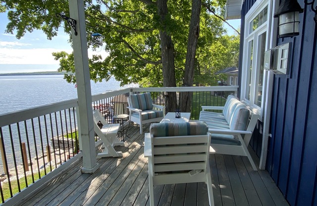 Modern Waterfront Lake House on Georgian Bay